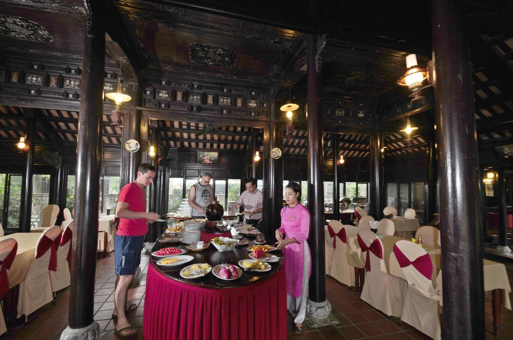 Thanh Noi Hotel Хуе Екстериор снимка
