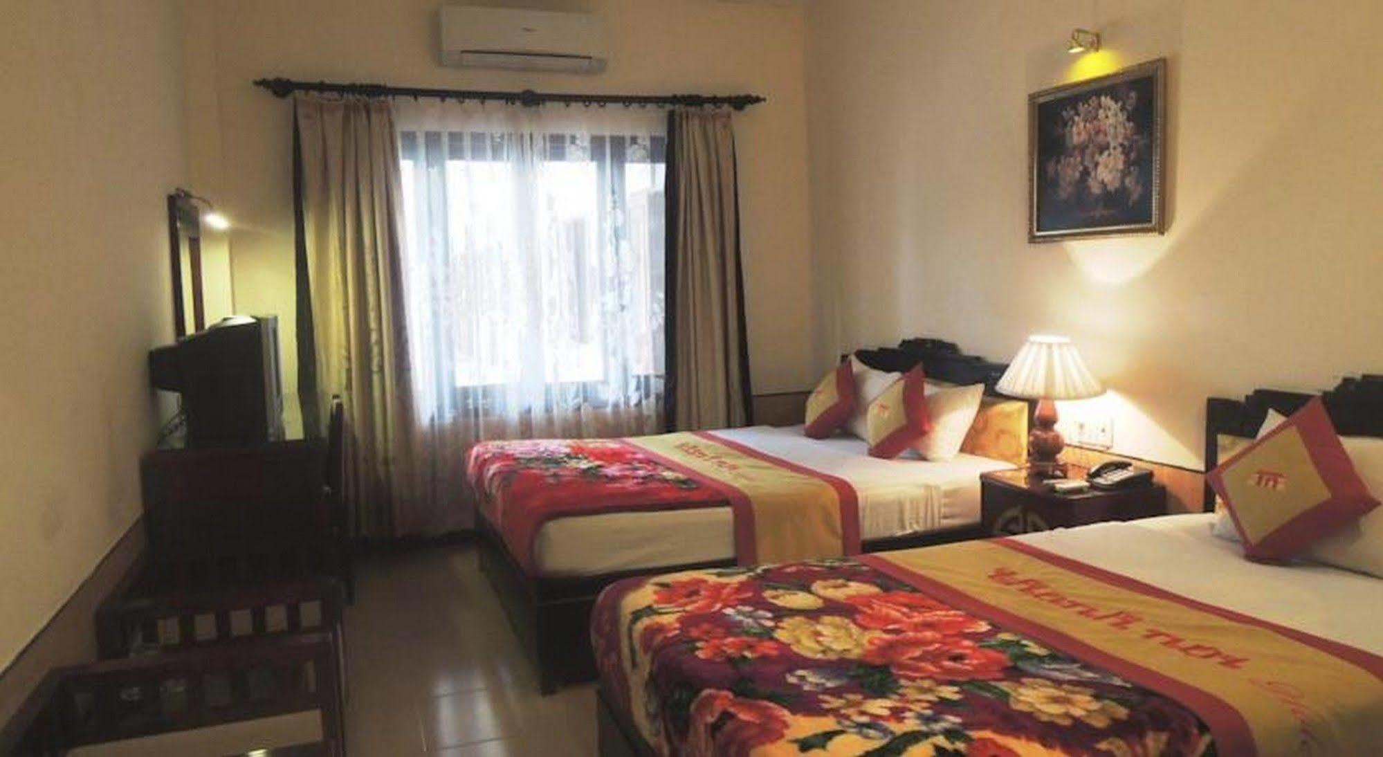 Thanh Noi Hotel Хуе Екстериор снимка