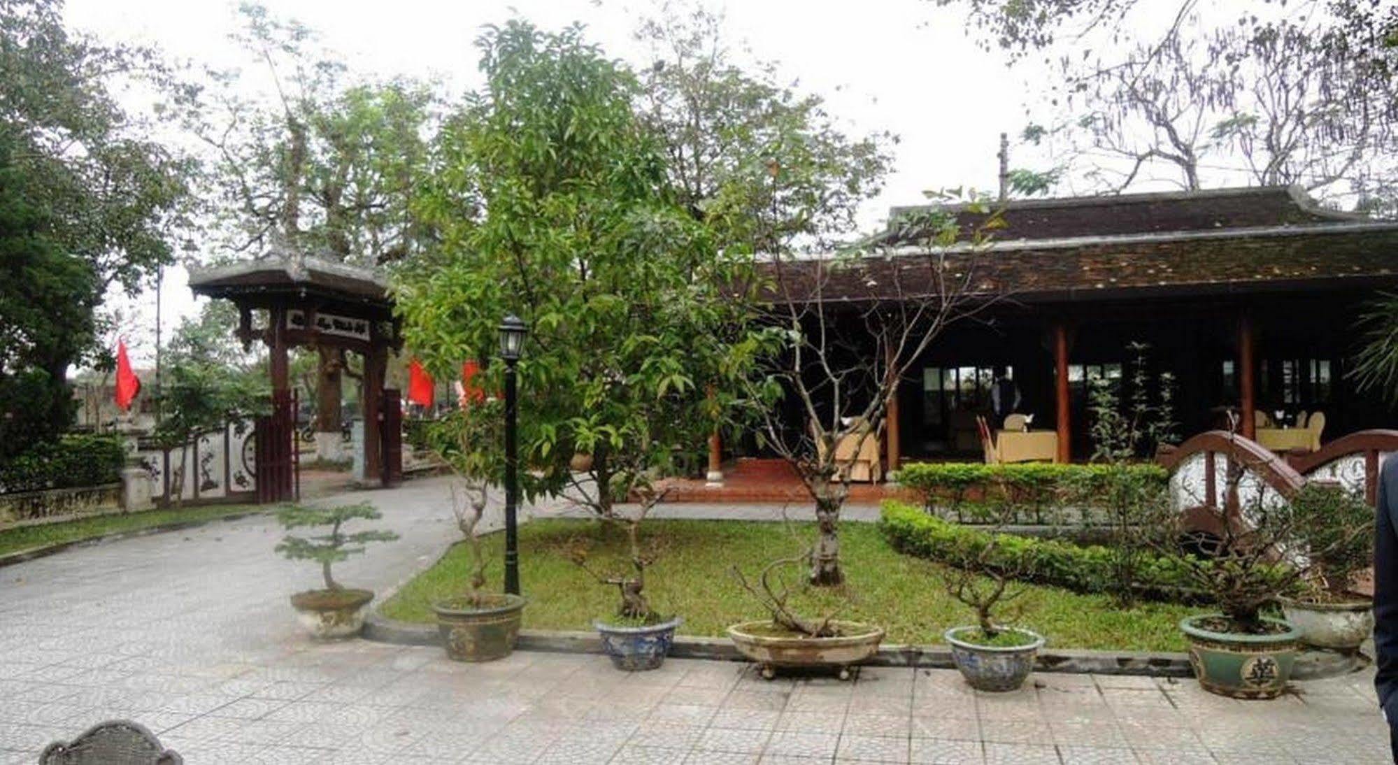 Thanh Noi Hotel Хуе Екстериор снимка